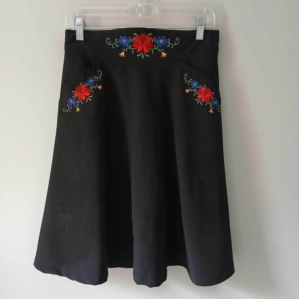 MyrtleWood Women's Size M A-line Floral Mini Skirt Vintage Black Embroidered